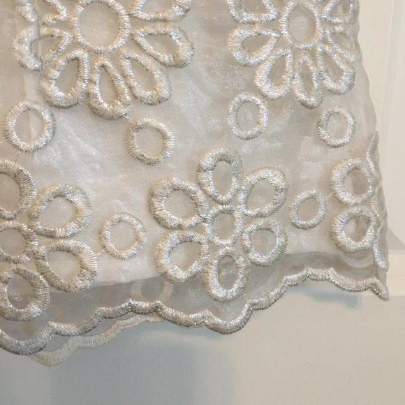 Banana Republic | Metallic Embroidery Top - Picture 5 of 8